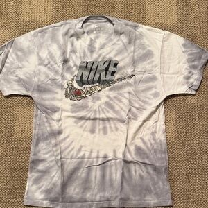 Nike Tye Dye Skull Men's Tee - Medium